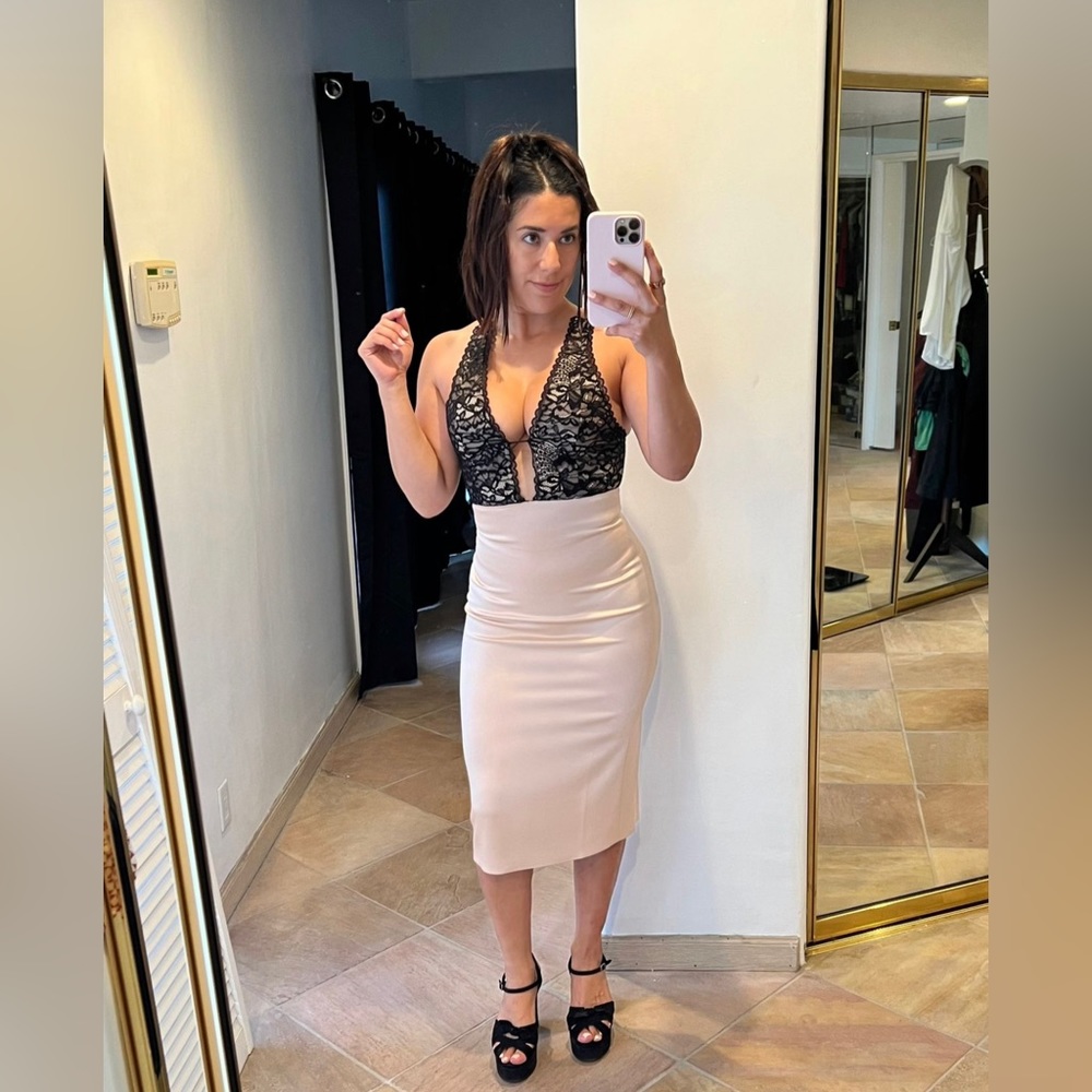 Satin and lace dress - Picture 3 of 12